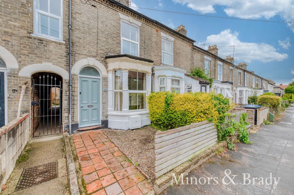 Property photo 1 of 18