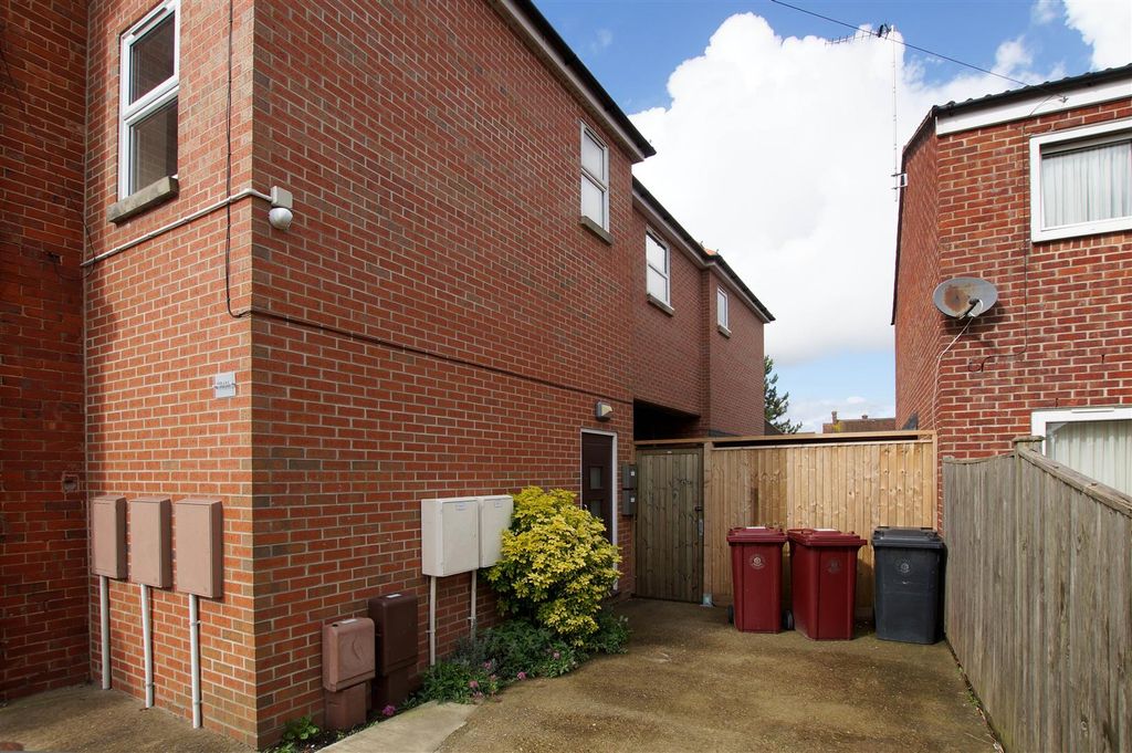 Property photo 1 of 5