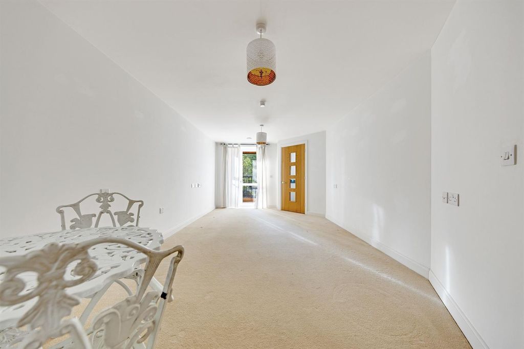 Property photo 2 of 27 01-B526Pfmcs - 25 Birch Place-28-Medium.Jpg