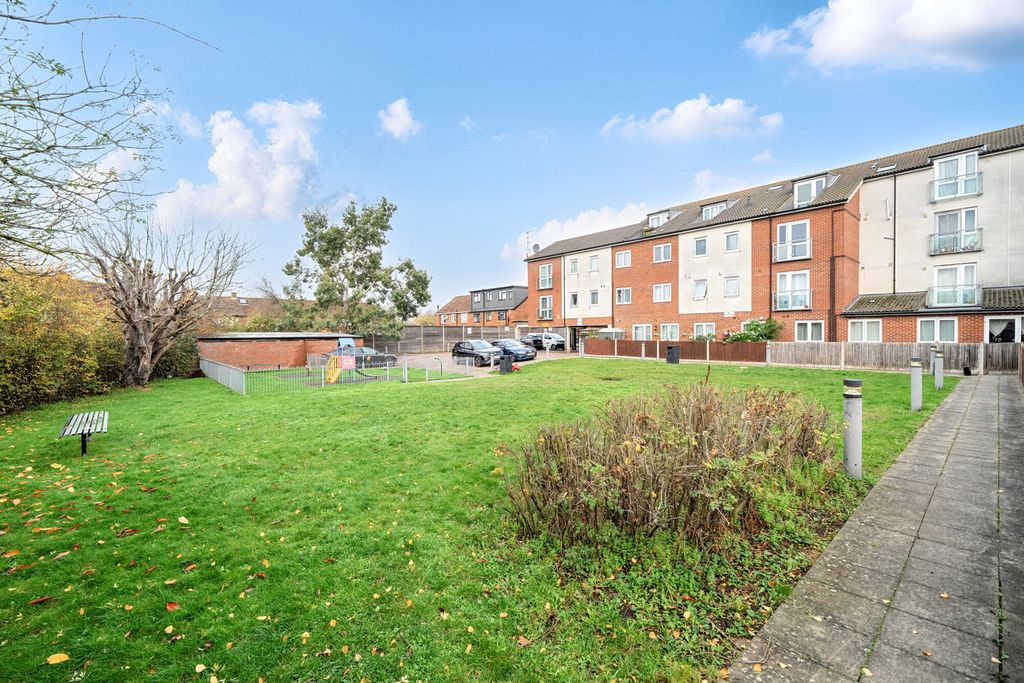 Property photo 1 of 20 1376078-16-690dc5...