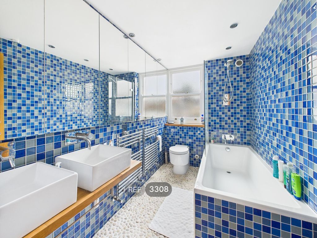 Property photo 3 of 8 Bathroom