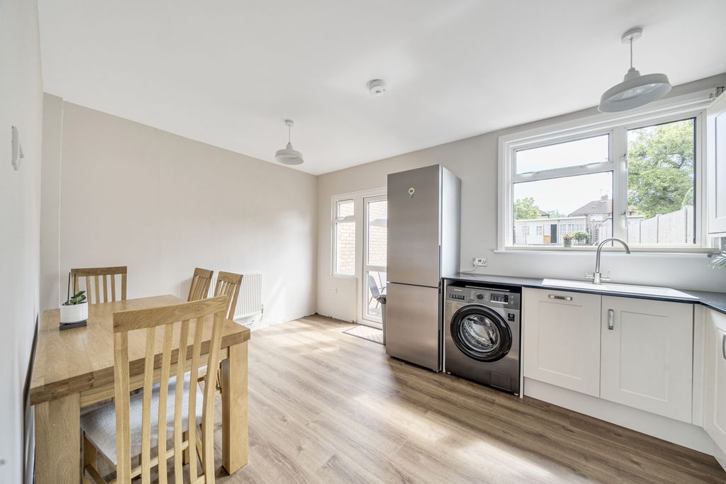 Property photo 3 of 23 1311990-14-685E79...