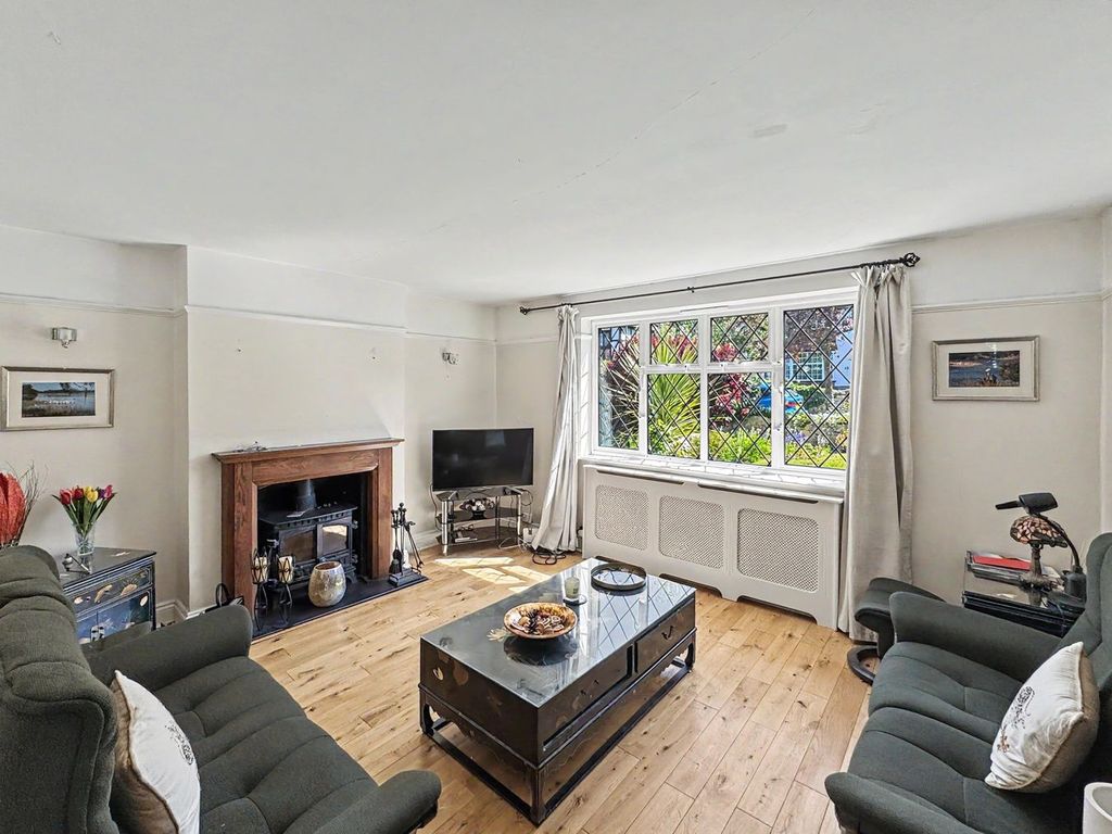 Property photo 2 of 24