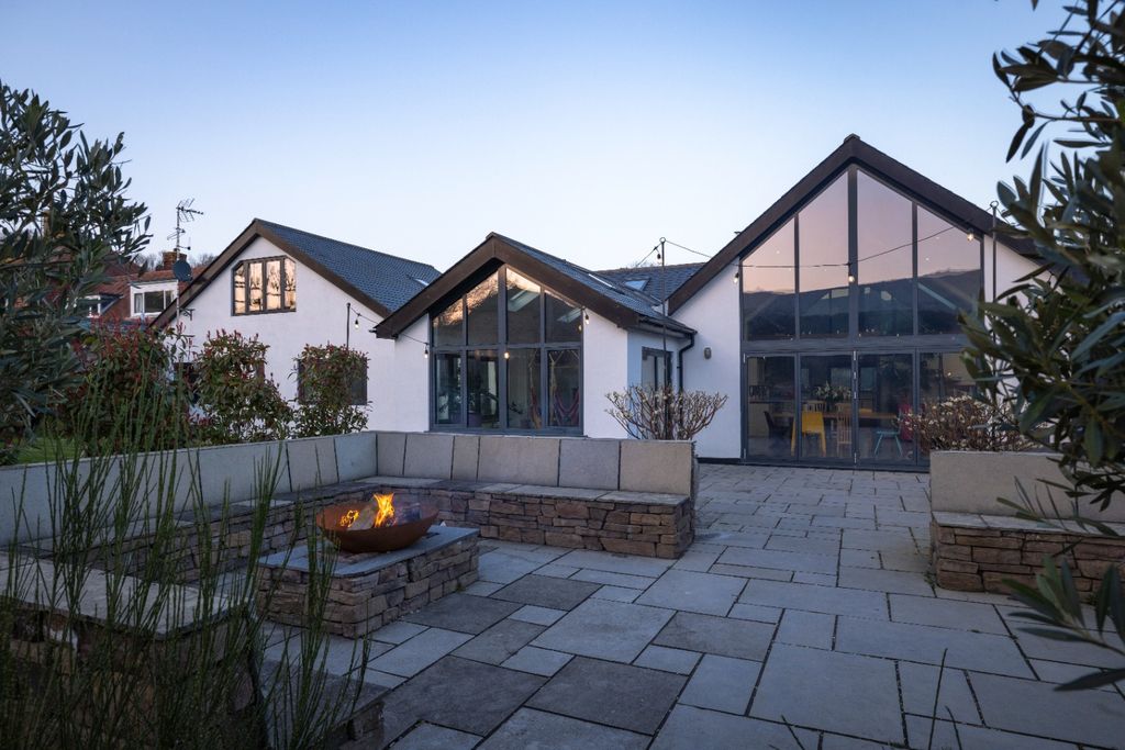 Property photo 3 of 38 4890375