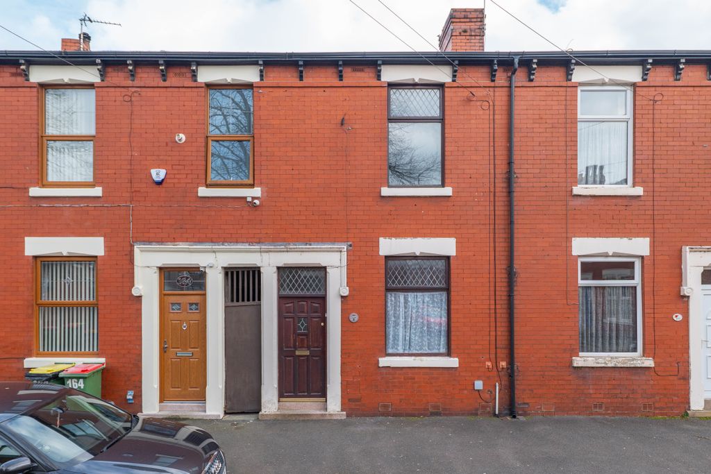 Property photo 1 of 10 Front