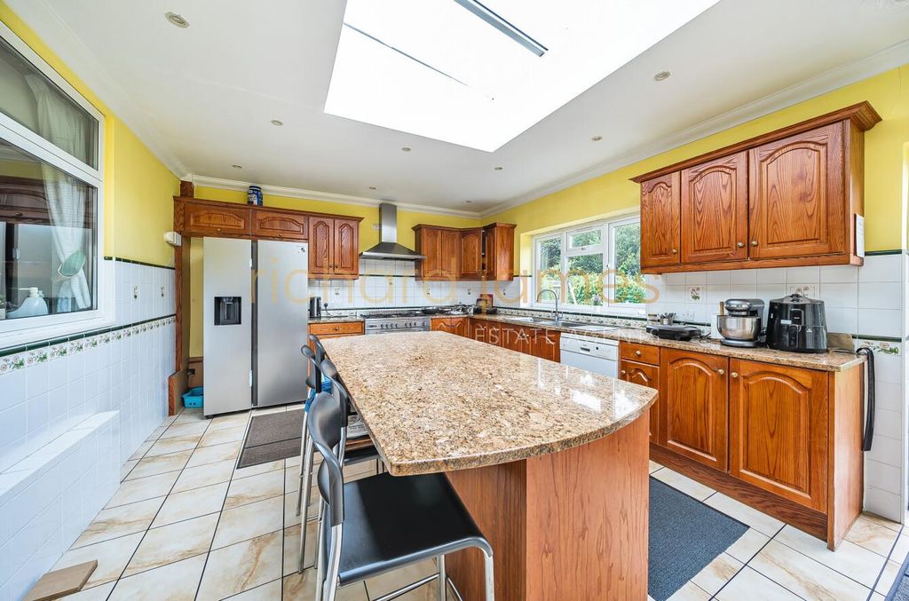 Property photo 2 of 20 0B7Aa213-d2Fc-40F5-9195-9553520Db317.Jpg