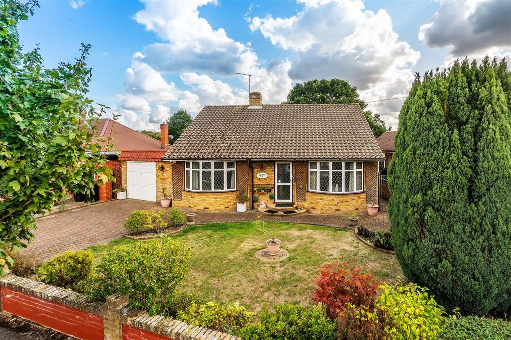 Property photo 1 of 14 97A-Nutcroft-Grove-26.Jpg