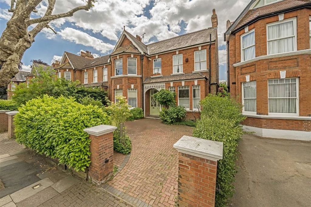 Property photo 1 of 8