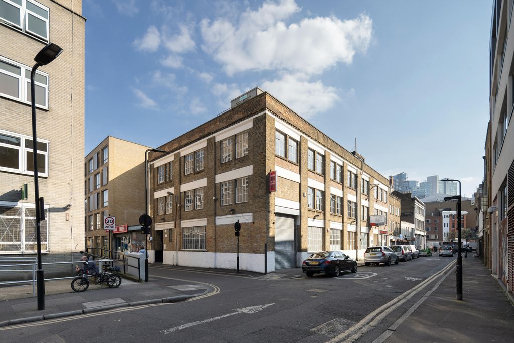 Property photo 2 of 17 External Elevation