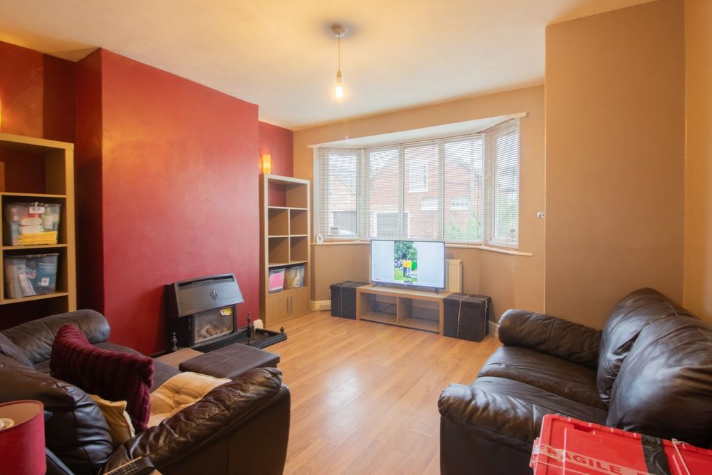 Property photo 2 of 12 Living Room.2