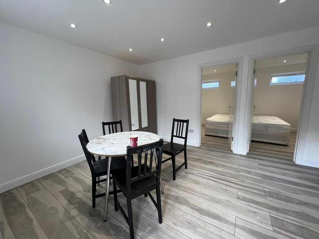 Property photo 1 of 7 Two Bed Annex House Ideal For Students-Chadwel Heath