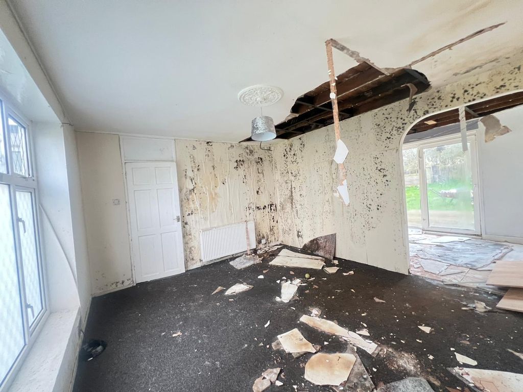 Property photo 3 of 19 3B7288E8-De40-428c-A8E9-84B0E0Fa27Cb