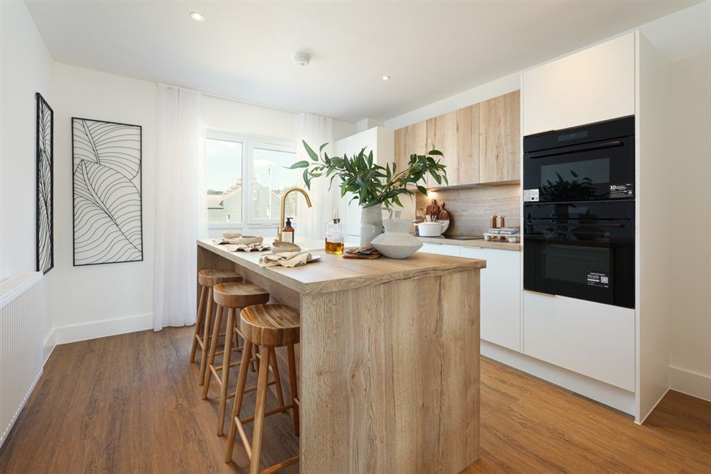 Property photo 3 of 10 Kitchen