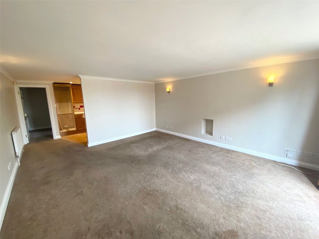 Property photo 3 of 13 Sitting Room