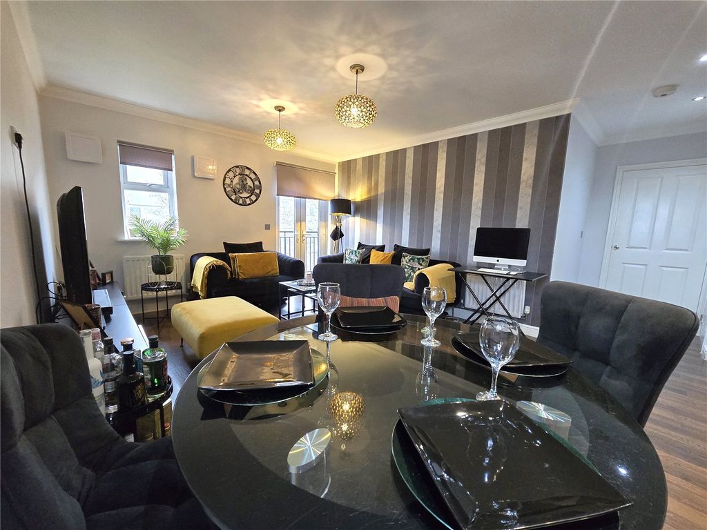 Property photo 3 of 20 Dining