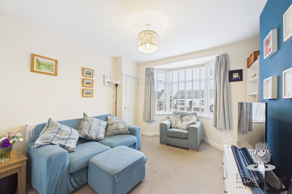 Property photo 2 of 13 9