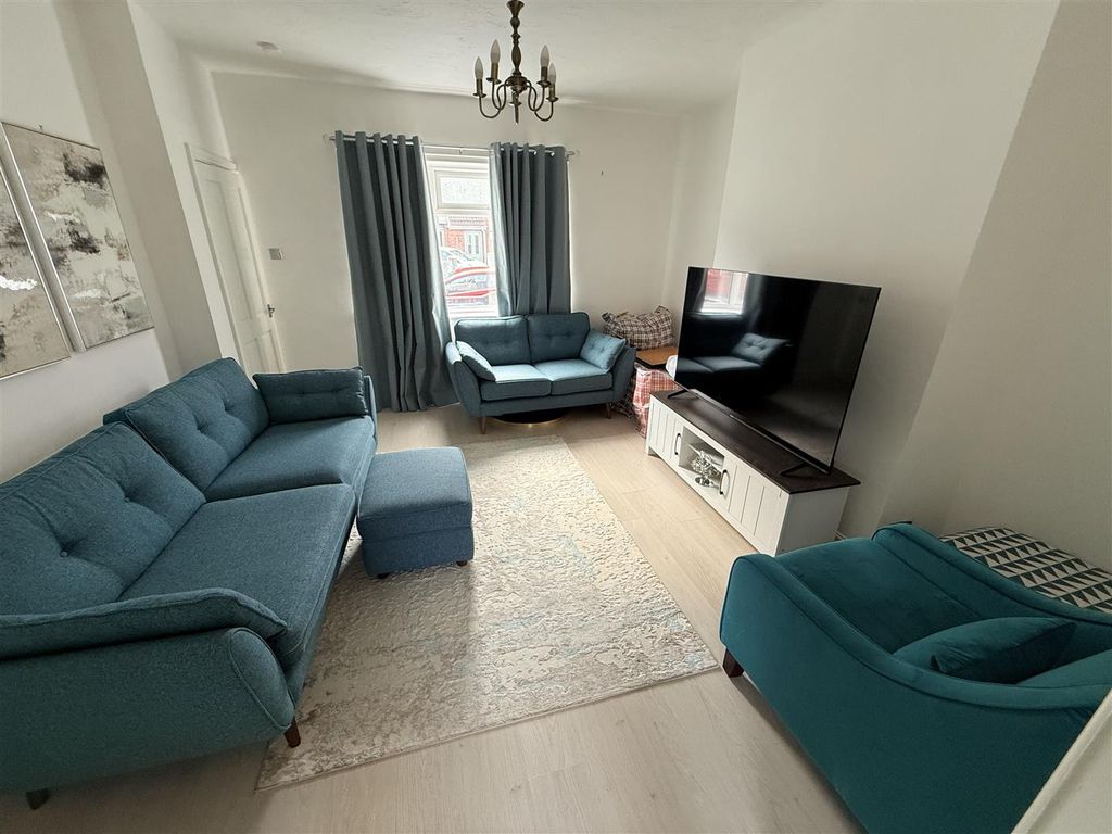 Property photo 2 of 7 Lounge
