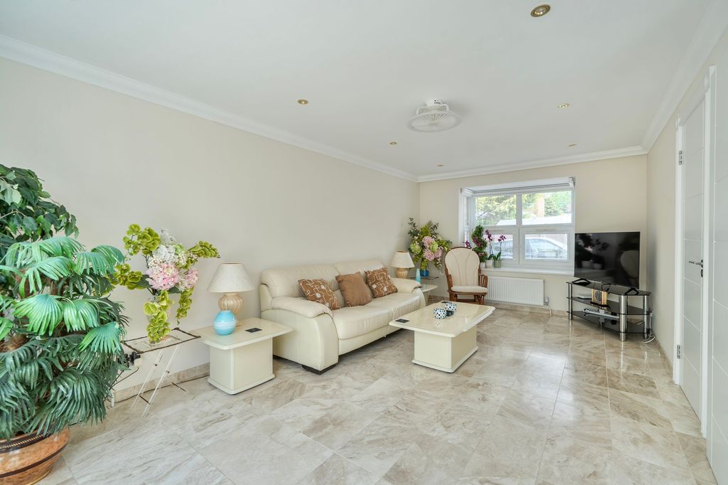 Property photo 3 of 21