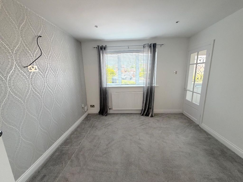 Property photo 2 of 18 Dining Room