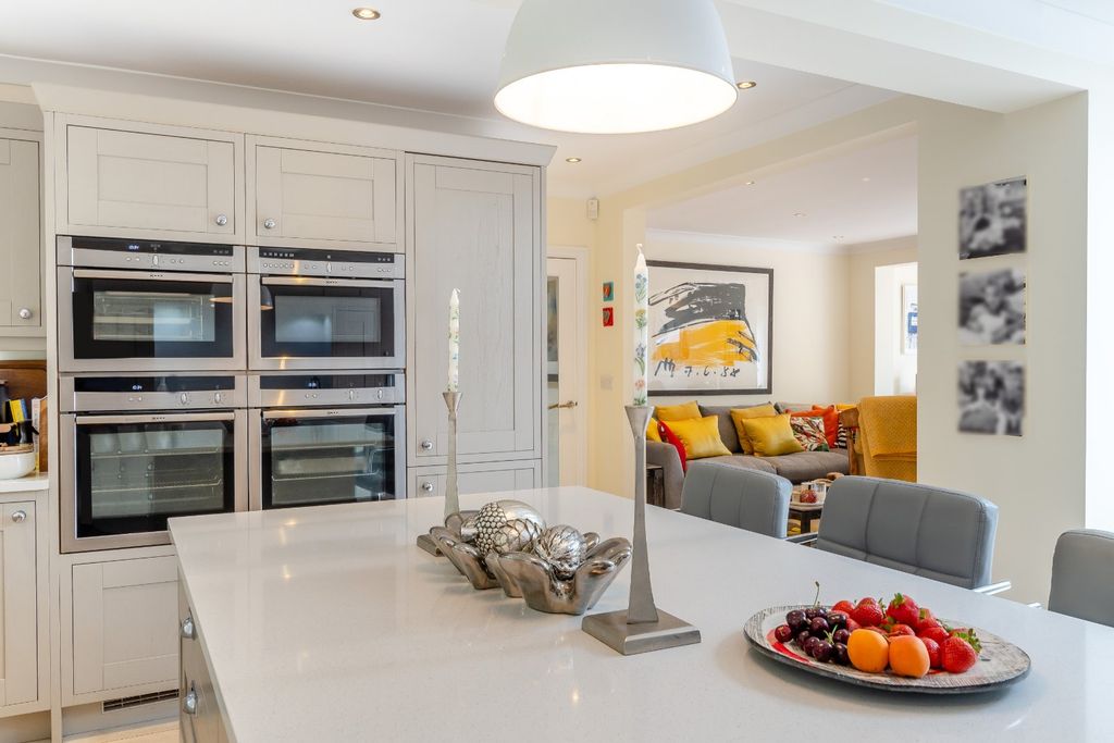 Property photo 2 of 12 Picture No. 32