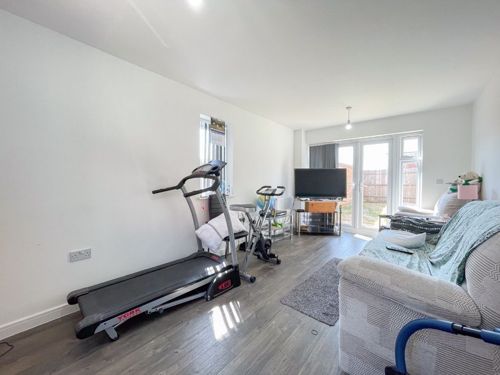 Property photo 3 of 11 4224572