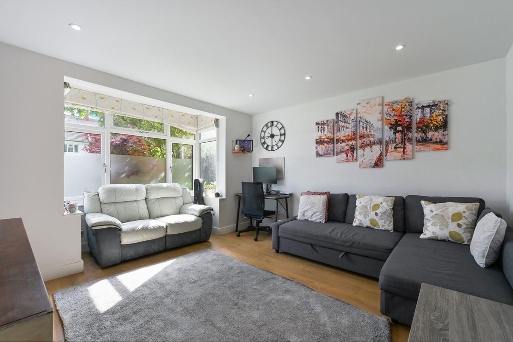 Property photo 3 of 12