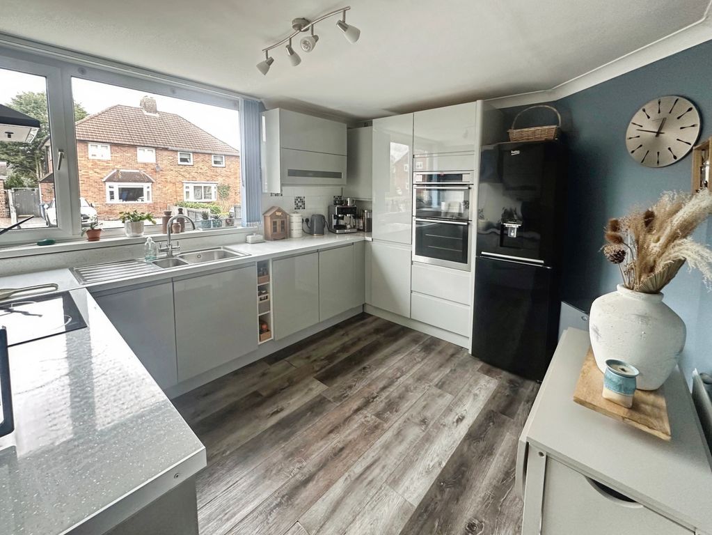 Property photo 3 of 14 Kitchen