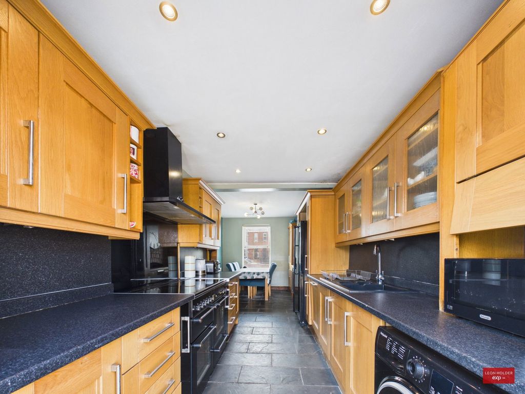 Property photo 3 of 28