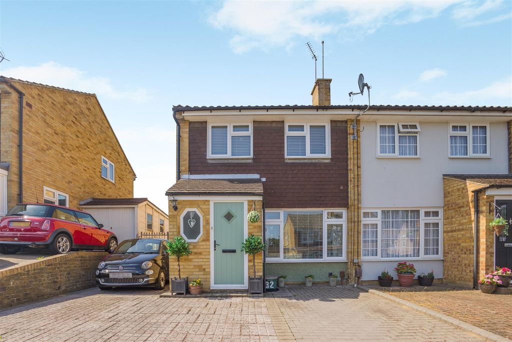 Property photo 1 of 14 8697118-Exterior01.Jpg