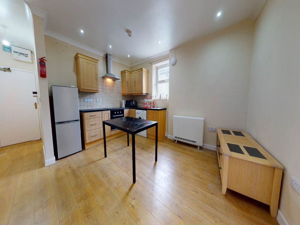 Property photo 2 of 6 Living Room