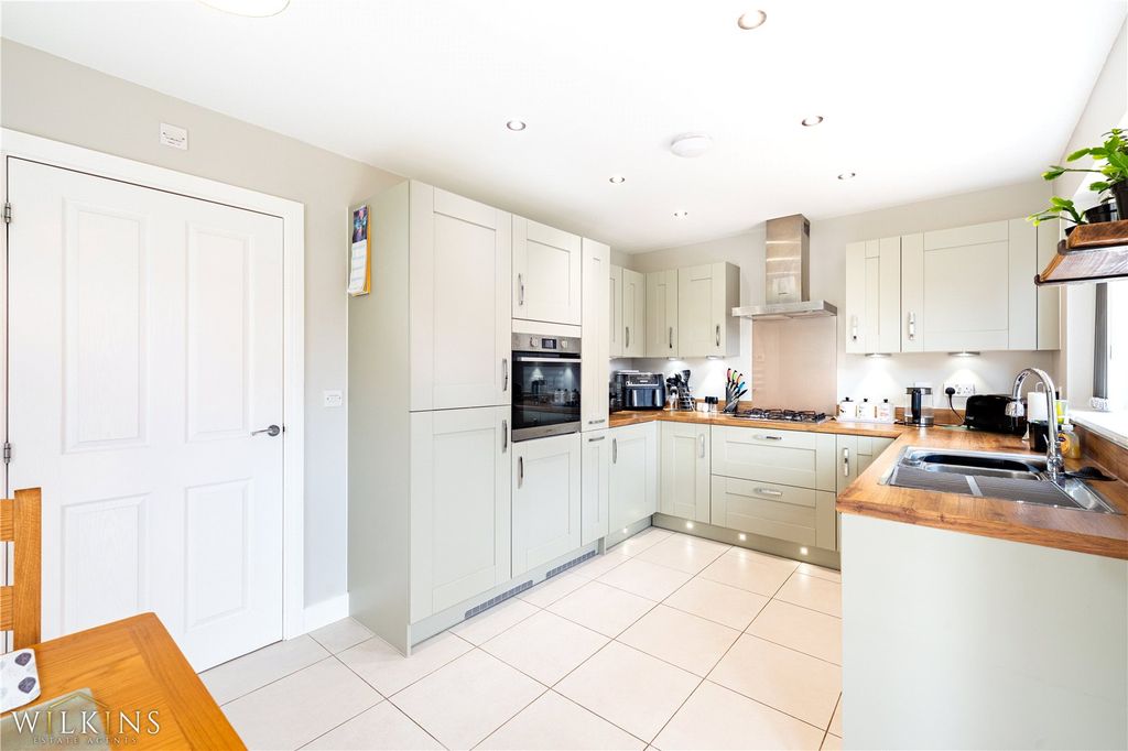 Property photo 3 of 36 Picture No. 10