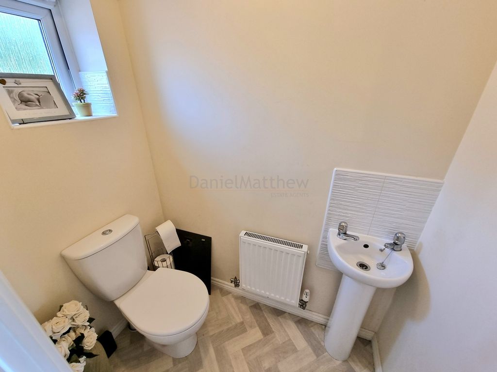 Property photo 3 of 22 Cloakroom-W.c