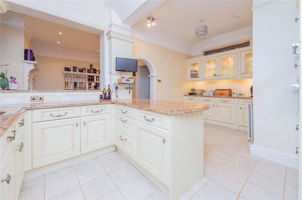 Property photo 2 of 73 Picture No. 43