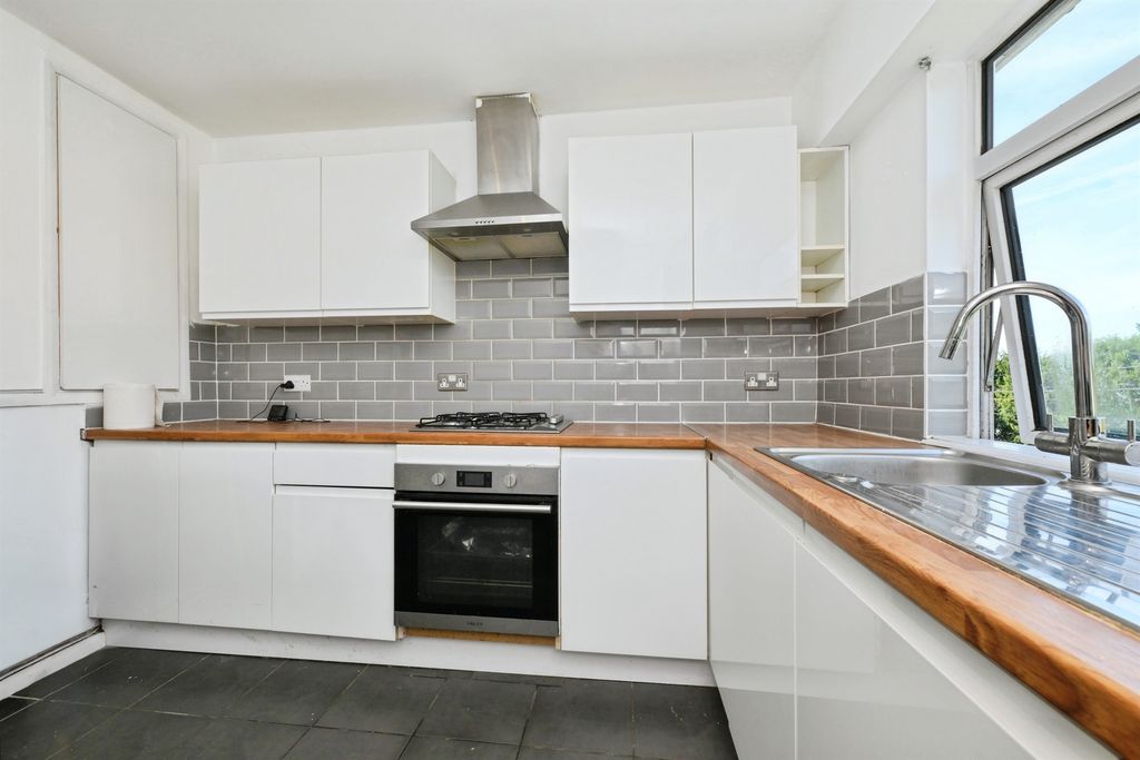 Property photo 3 of 16 Image