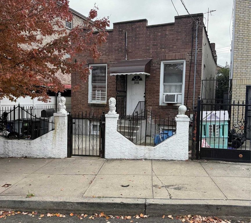 Property photo 1 of 2