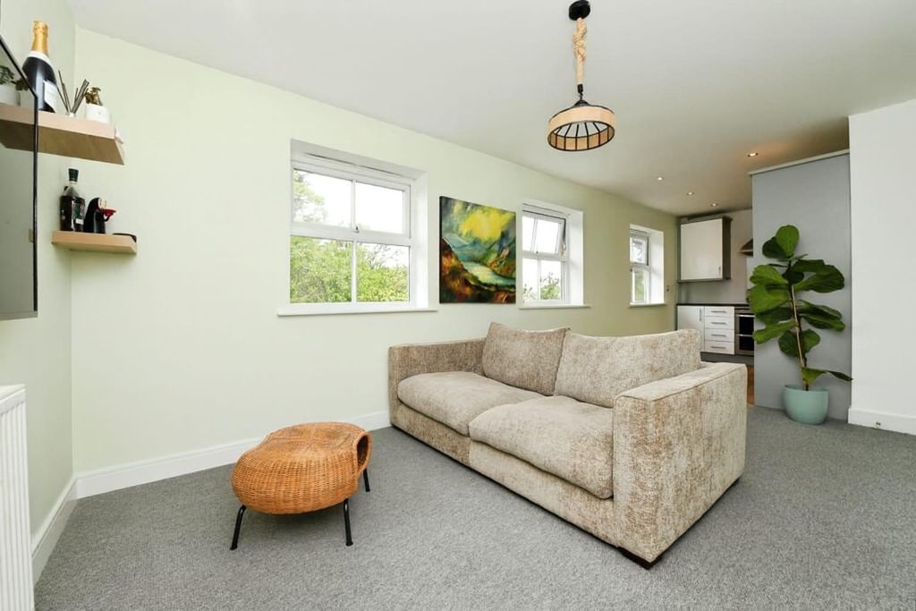 Property photo 2 of 9 d2c0F820-578d-4d7F-9005-c51F51c929F6.Jpeg