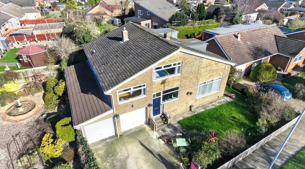 Property photo 2 of 40