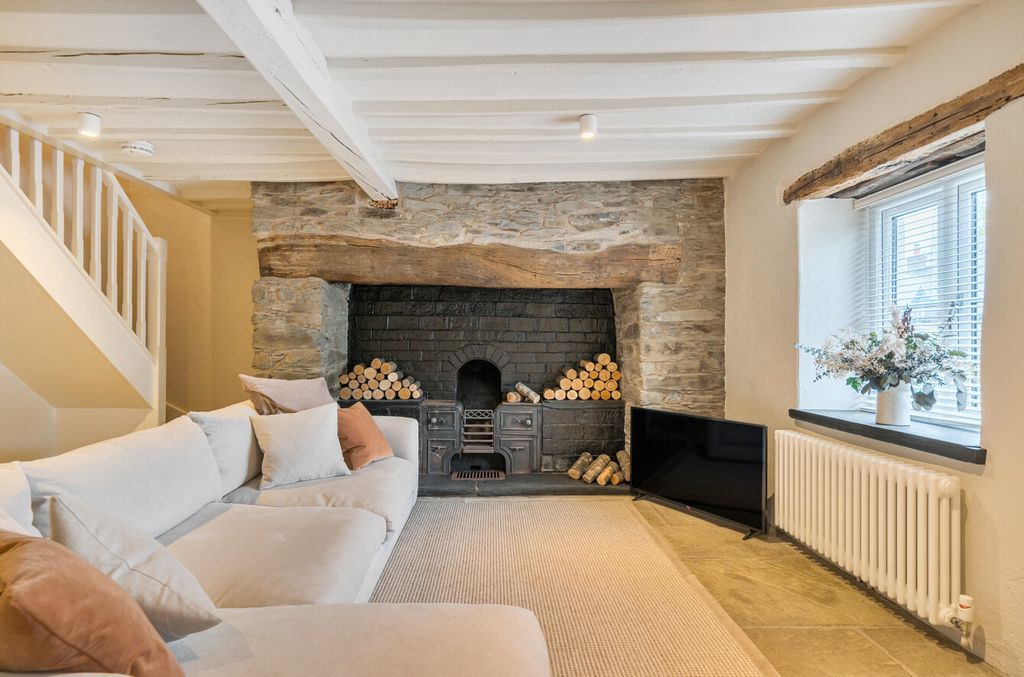 Property photo 2 of 17 1440106-7-69d80A8...