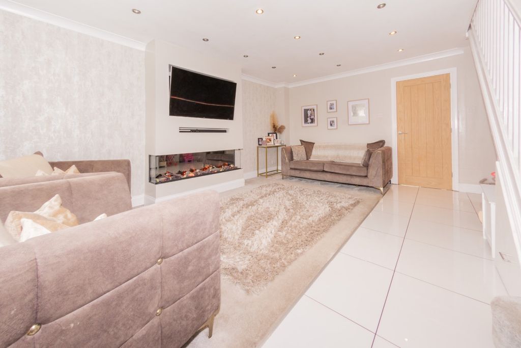 Property photo 3 of 37