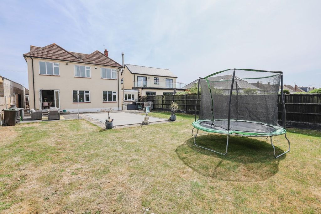 Property photo 3 of 32
