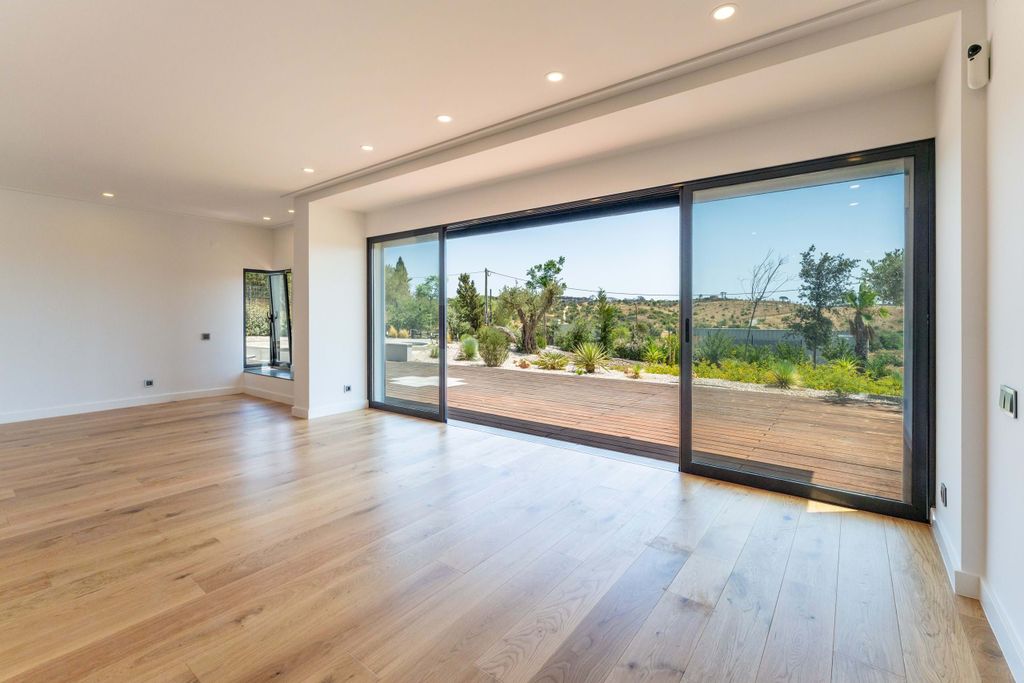 Property photo 2 of 30