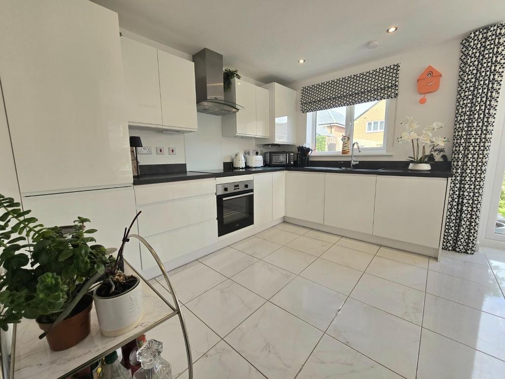 Property photo 2 of 18 Kitchen