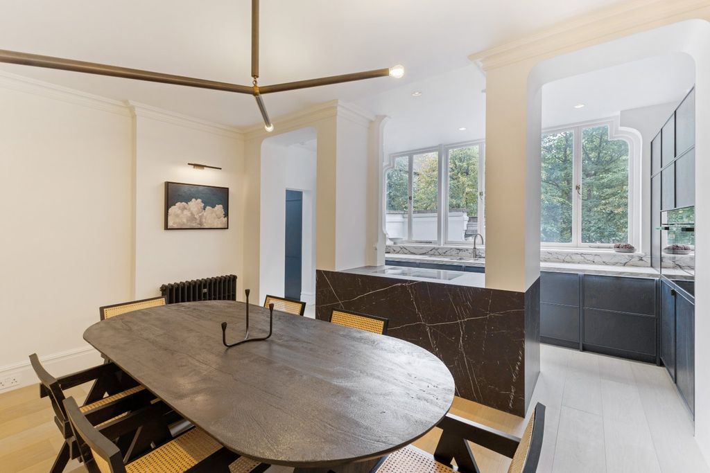 Property photo 3 of 25 Dinning Room