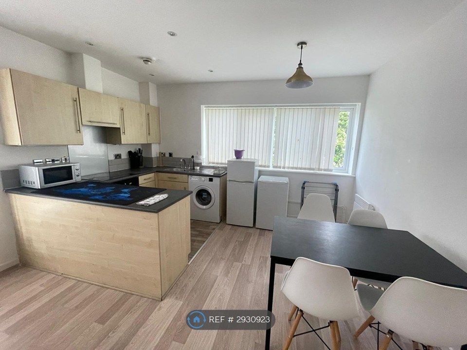 Property photo 2 of 8 Openkitchen