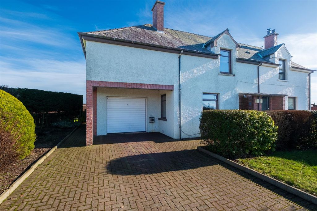 Property photo 2 of 27