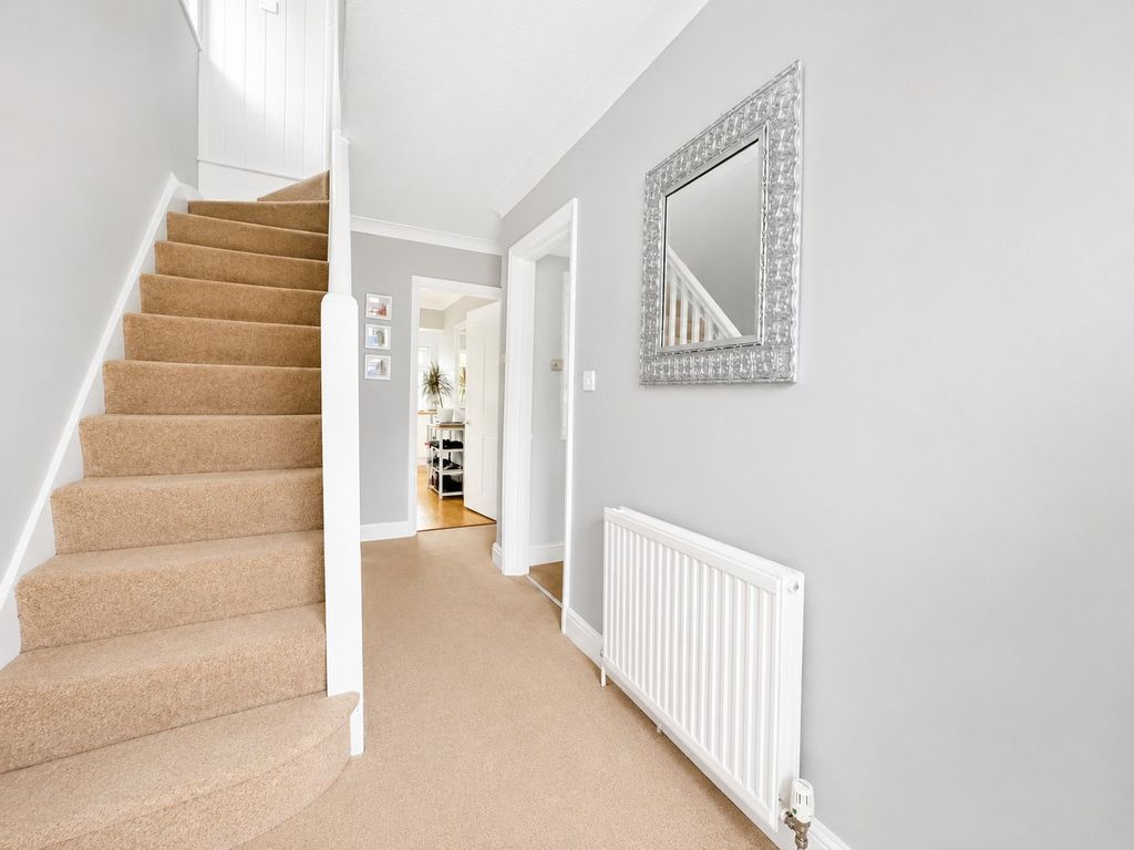Property photo 2 of 27