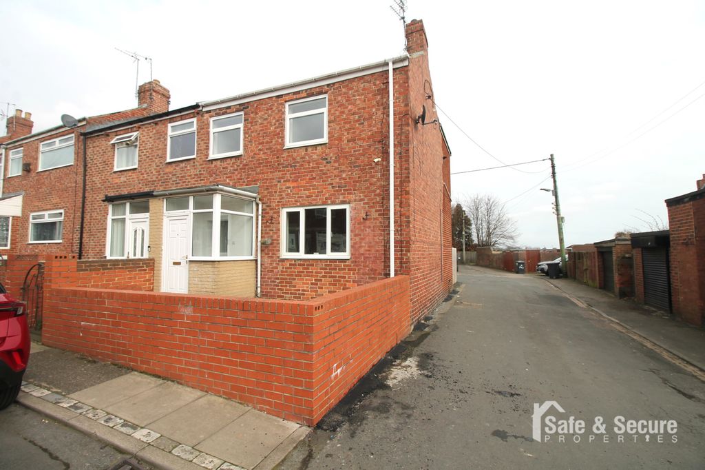 Property photo 1 of 11 Front External