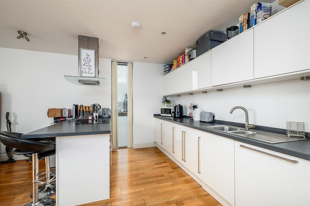 Property photo 3 of 16 Kitchen