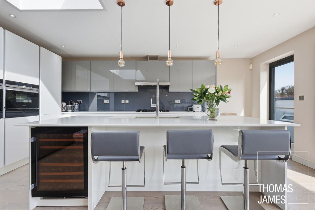 Property photo 2 of 29