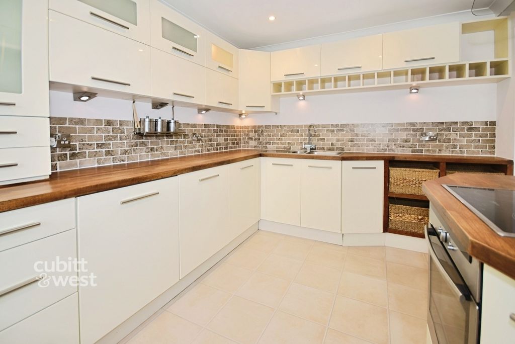 Property photo 2 of 15 6Dd40Cf7-2
